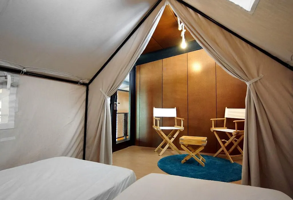 Container Hotel-1